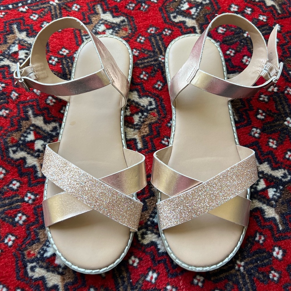Girl’s Tucker + Tate Rose Gold Sandals with Glamorous Metallic Straps size 5
